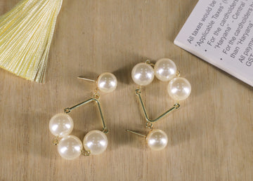 Triangle Pearl Hanging Earring