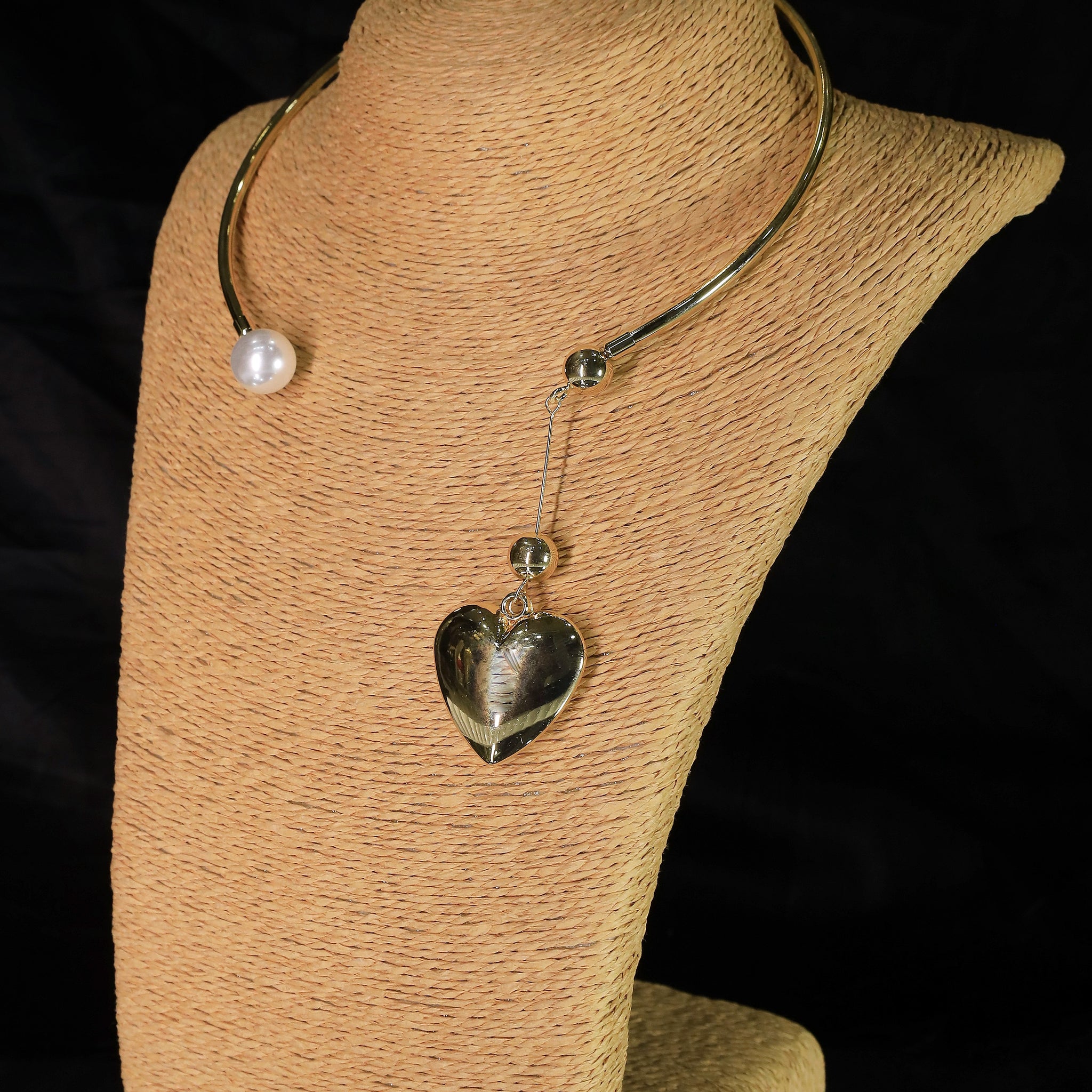 Choker- pearl  and heart