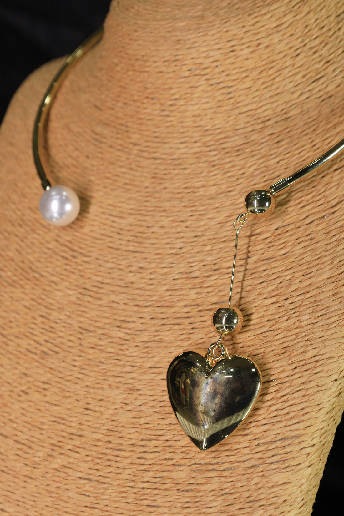 Choker- pearl  and heart