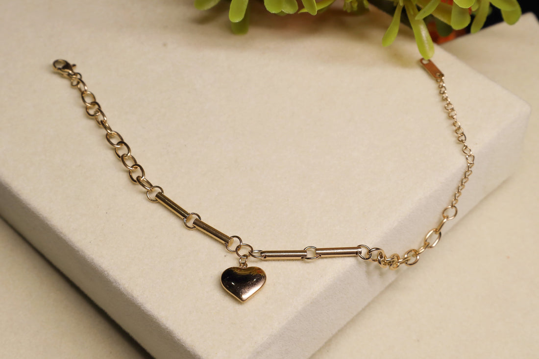 W Chain Bracelet - Heart Connect