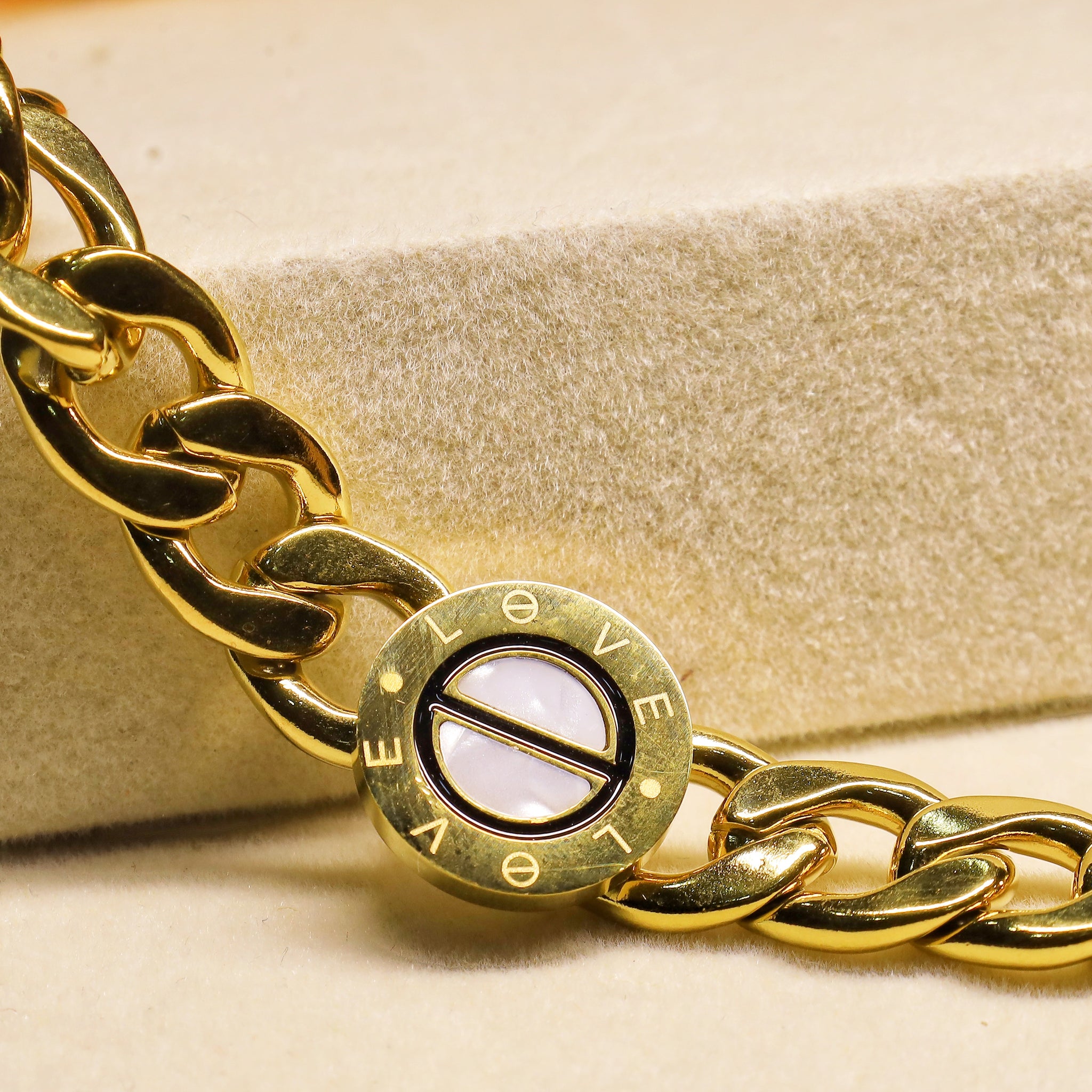 W Chain Bracelet -Golden Chain Link