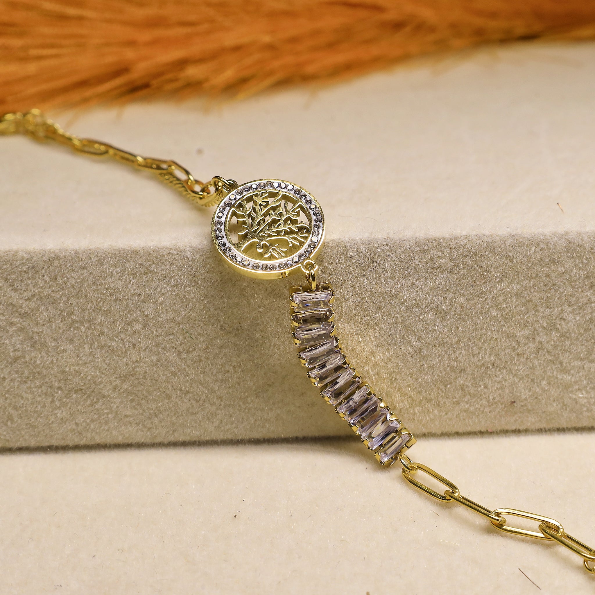 W Chain Bracelet -Celestial Gaze