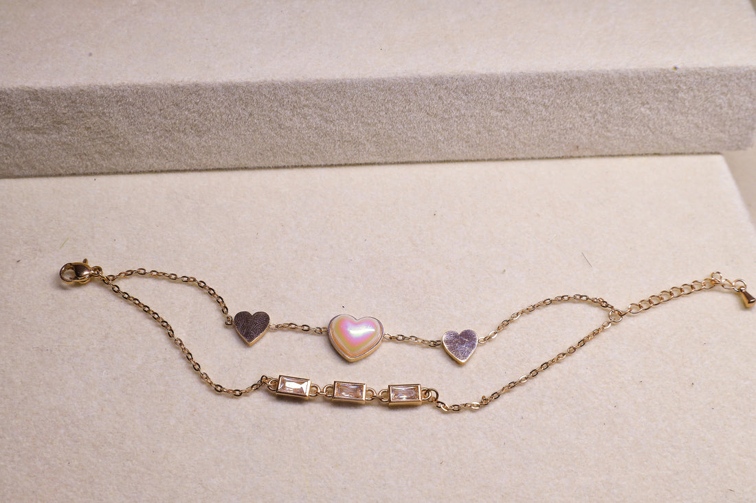 W Chain Bracelet -Little Heart Stone Link